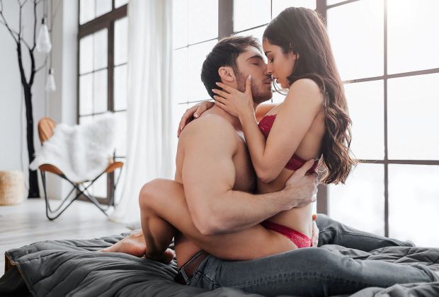 10 posizioni kamasutra che ogni coppia dovrebbe provare